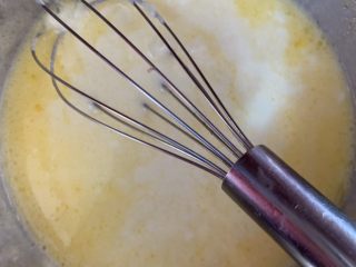 4、入口即化日式轻乳酪蛋糕,温度不要太高