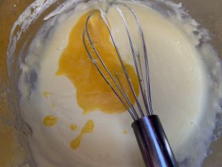 9、入口即化日式轻乳酪蛋糕,搅拌