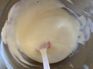 18、入口即化日式轻乳酪蛋糕,翻拌均匀