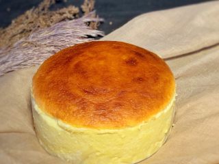 23、入口即化日式轻乳酪蛋糕,转140度30分钟焖30分钟