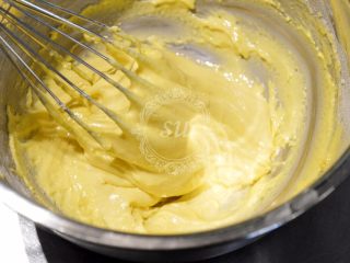 13、超详细图解——小四卷+日式豆乳盒子蛋糕,搅拌至没有颗粒,面糊状态细腻即可