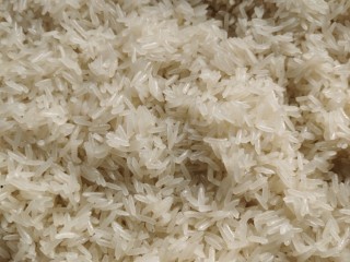 4、甜酒酿（妈妈版本零失败）,蒸出来的糯米，颗粒分明，每一颗都饱满有没有？嘿嘿????超市卖的是那种圆胖的糯米，老母亲说这种更好吃，大家买的时候区分一下，看个人了。