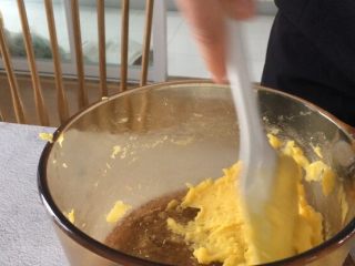 8、宝宝辅食：手指泡芙，好吃又好做,翻拌的时候给点力气～