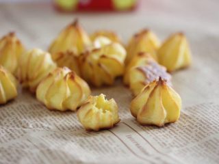 12、宝宝辅食：手指泡芙，好吃又好做,成品泡芙是空心的，嚼着酥酥脆脆。