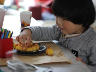 14、宝宝辅食：手指泡芙，好吃又好做,小不点儿又开吃啦！有这样一个小吃货也是一种幸福吧！