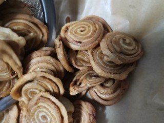 17、猫耳朵,捞出放吸油纸上控油放凉