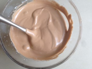 10、脏脏蛋糕卷,用同样的手法拌成细腻的蛋糕糊