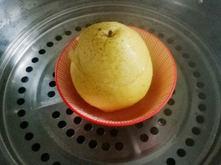 10、冰糖银耳雪梨羹,隔水蒸40分钟即可。