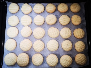 19、黄油鸡蛋儿童辅食小饼干,饼干出炉喽