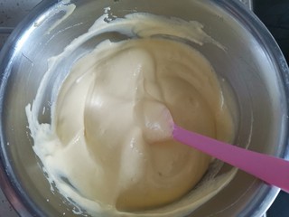 13、舒芙蕾蛋糕,翻拌至看不见蛋白霜