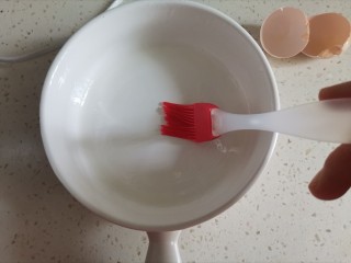 14、舒芙蕾蛋糕,烤碗刷油