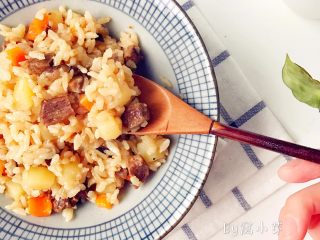 12、宝宝辅食：有饭、有菜、有肉，啥都有的土豆牛肉焖饭！18M+,赶紧吃吧，哈哈！