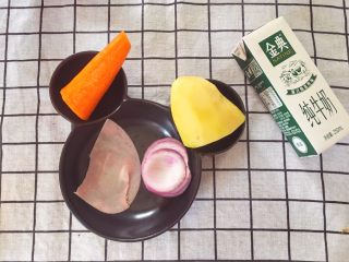 1、宝宝辅食10M➕:胡萝卜土豆浓汤,准备好所有材料