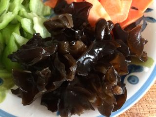 14、红墙绿瓦，墨走游龙➕阿晨家常豆腐,木耳控水后撕成小朵备用