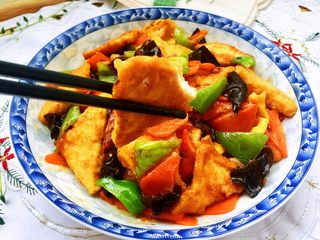 39、红墙绿瓦，墨走游龙➕阿晨家常豆腐,豆腐入味，外焦里嫩，咸鲜微酸，营养又美味，感兴趣的宝宝们，快来试试吧????