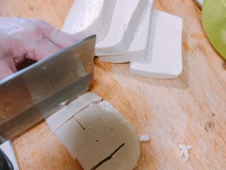 3、产后宜食 珍宝豆腐,豆腐切丁