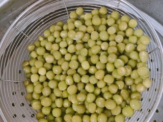 5、产后宜食 珍宝豆腐,豌豆焯水备用