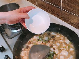 12、产后宜食 珍宝豆腐,加入少量水淀粉