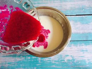 8、少女心爆棚+火龙果牛奶小方,加入火龙果汁