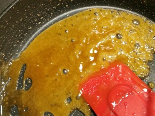11、芝麻花生糖,逐渐变成浓稠绵密的糖浆