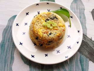 10、紫菜虾米蛋炒饭,香香的蛋炒饭就出锅了