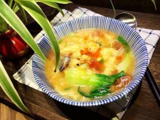 12、蛤蜊鸡蛋面疙瘩,我们的蛤蜊番茄面疙瘩就做好了，你可以加入少许的虾油也很好吃哦，非常的快手，有时间下班回家不想烧菜，就这样做一顿，吃起来也很合胃口呢