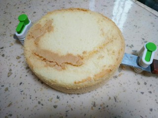 4、麋鹿奶油蛋糕,蛋糕胚我用分层器分的