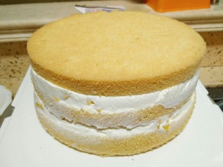 11、麋鹿奶油蛋糕,重复10-11步骤，涂完三片蛋糕