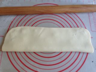 6、黑芝麻香葱花卷,对折