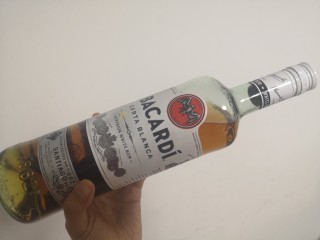 15、日式香草卡仕达,介绍一下我自己经常用的香草酒，用白朗姆酒泡五六根香草荚半个月，可以作为奶油调味的香草酒