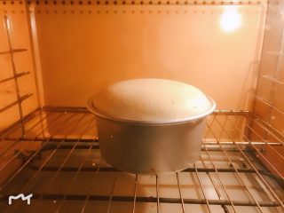 10、蜂蜜柚香戚风蛋糕,约烤了18分钟的样子