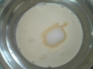 9、白雪公主蛋糕,放入细砂糖