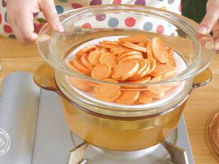 4、18m+芝士焗红薯（宝宝辅食）,上锅蒸熟~