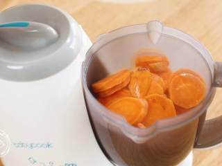 5、18m+芝士焗红薯（宝宝辅食）,打成泥，用辅食机、料理机或者用勺子碾都OK~