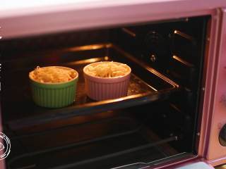 8、18m+芝士焗红薯（宝宝辅食）,用勺子挖一勺，红薯的软糯加上芝士的丝滑，口感超治愈！！！