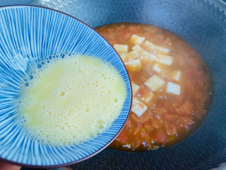 14、番茄豆腐汤,淋入鸡蛋液