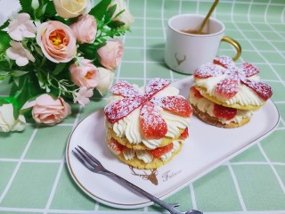 18、草莓拿破仑小蛋糕（蛋挞皮版）,成品图！