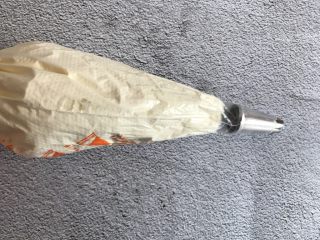 14、草莓抱抱卷,装进裱花袋，用的是八齿的裱花嘴