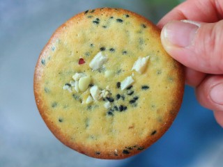 15、黑芝麻薄脆饼,放凉后嘎嘣脆哦！