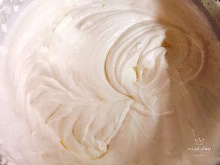 21、鲜果裸蛋糕（最简易的奶油水果蛋糕）,打至如图状态