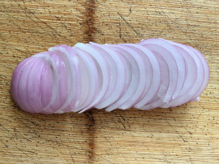 6、酱爆猪肝,洋葱切小段