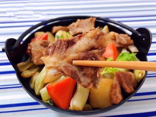 14、排骨时蔬锅,排骨肉肉入口唇齿留香回味无穷