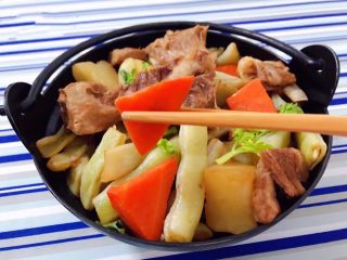 16、排骨时蔬锅,胡萝卜的营养价值很丰富多多益善噢