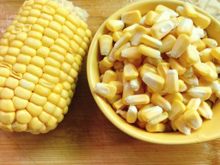 1、五彩龙利鱼,玉米剥粒