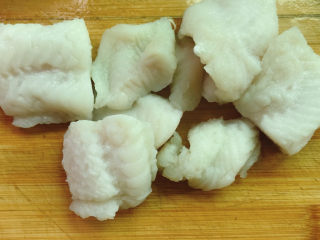 8、五彩龙利鱼,捞出沥干水份