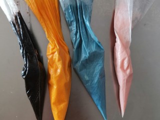 19、卡通圆环戚风蛋糕,融化需要的巧克力