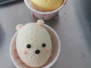 20、卡通圆环戚风蛋糕,挤出表情和脸蛋