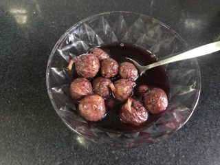 2、红酒无花果磅蛋糕,泡到软了，鼓鼓涨涨的就好了。