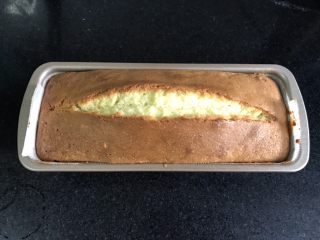 12、红酒无花果磅蛋糕,出炉。