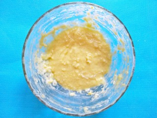 5、奶香燕麦饼,搅拌均匀